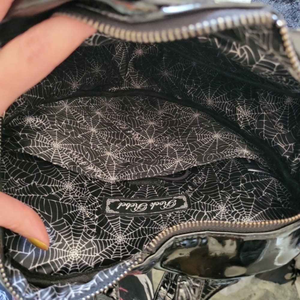 Sourpuss Heart-Shaped Creature from the Black Lagoon Bag - Black and Green - Picture 2 of 3
